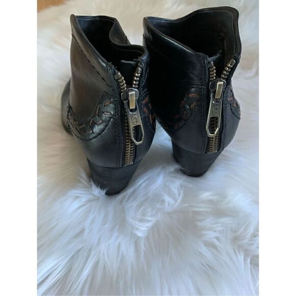 UGG black booties size 6.5 - Picture 2 of 7